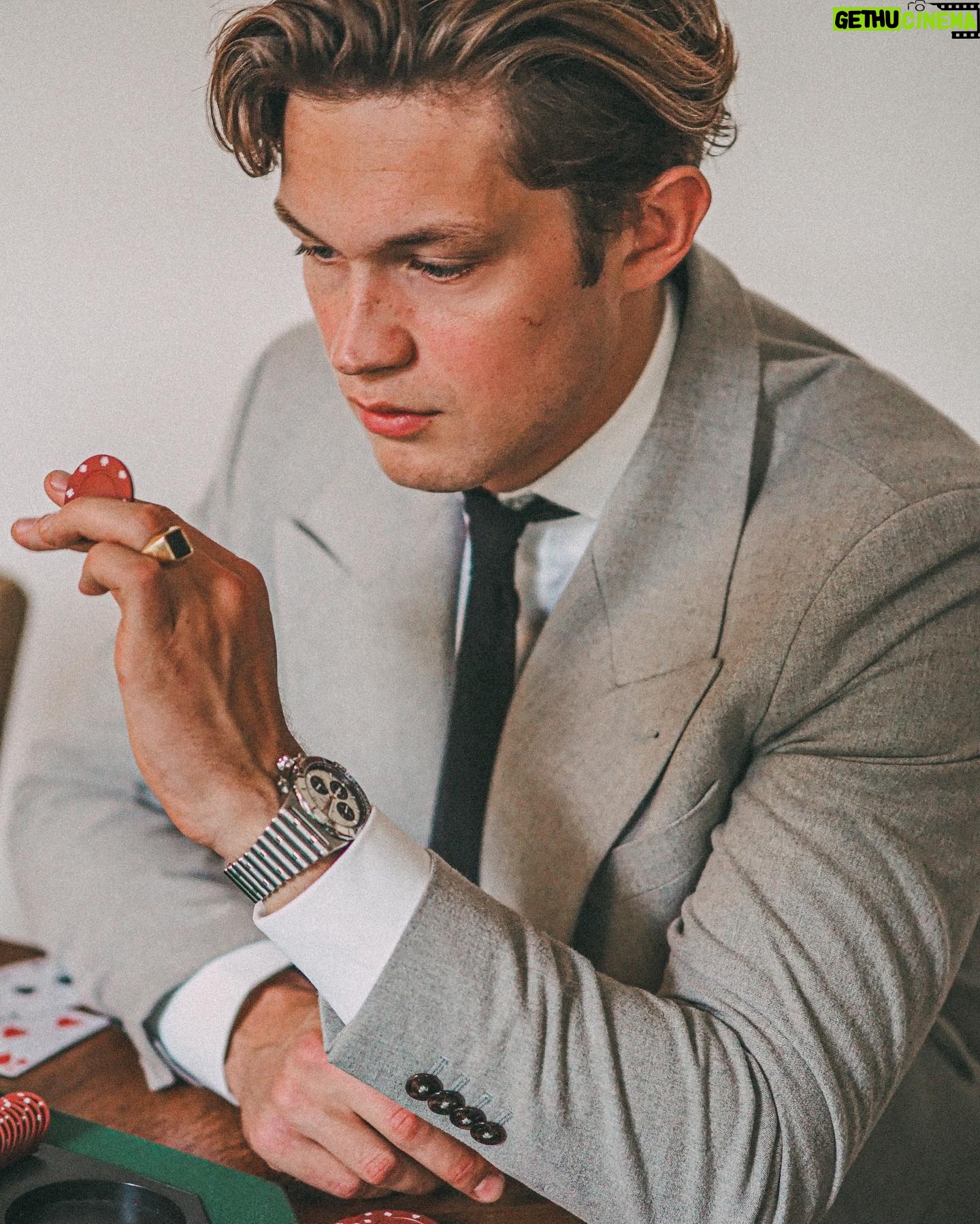 Damian Hardung - 49.6K Likes - Happy belated New Years ✨ Starting right into 2023 shooting with @lena.faye