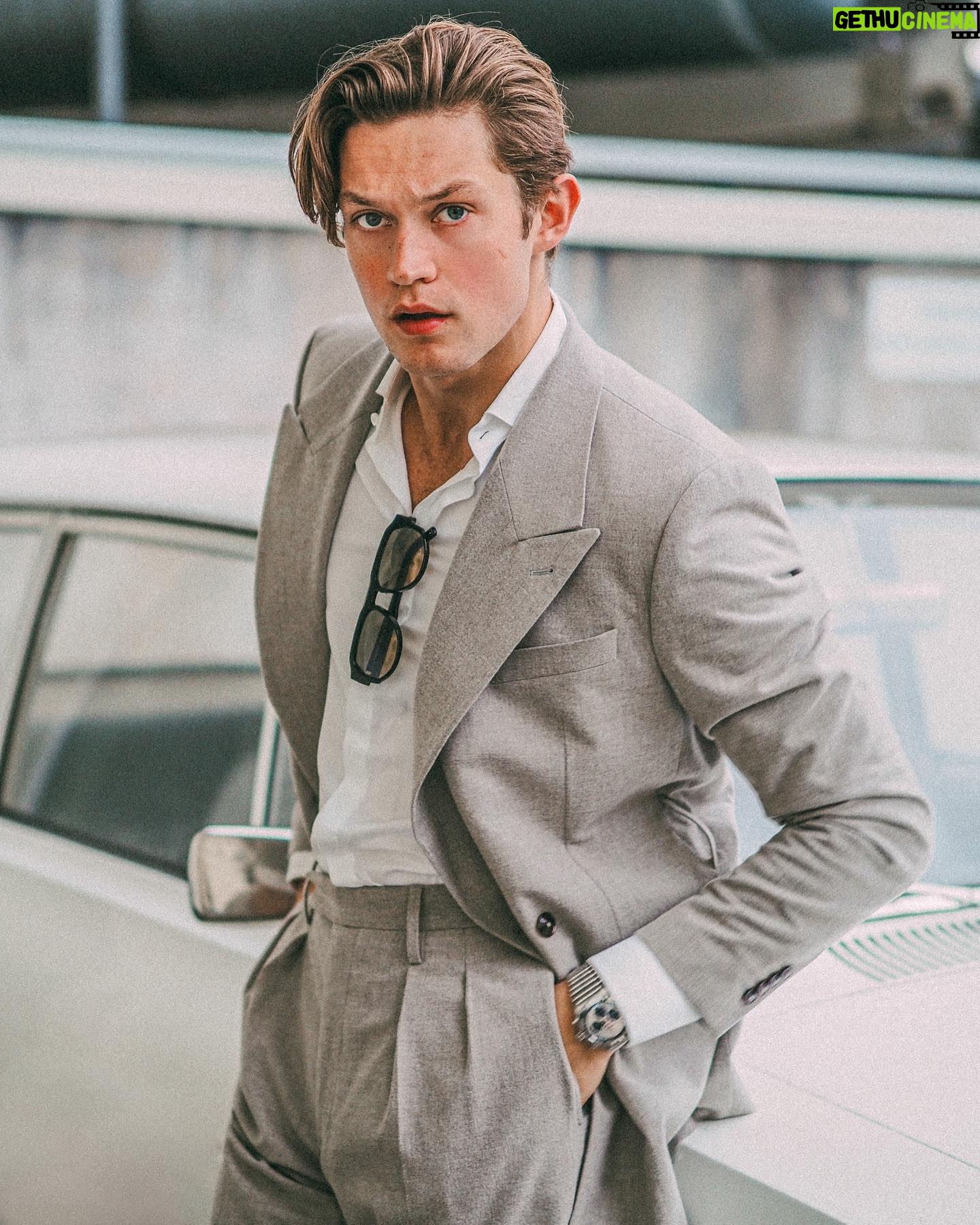 Damian Hardung - 49.6K Likes - Happy belated New Years ✨ Starting right into 2023 shooting with @lena.faye