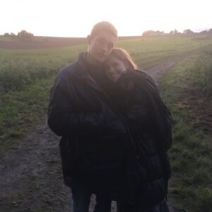 Damian Hardung Instagram - Heute wieder mit der lieben @isabellpolak #clubderrotenbänder