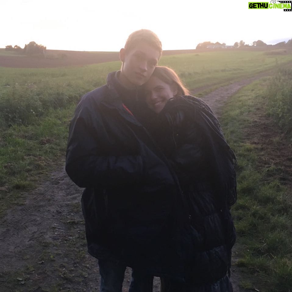 Damian Hardung - 41.6K Likes - Heute wieder mit der lieben @isabellpolak #clubderrotenbänder