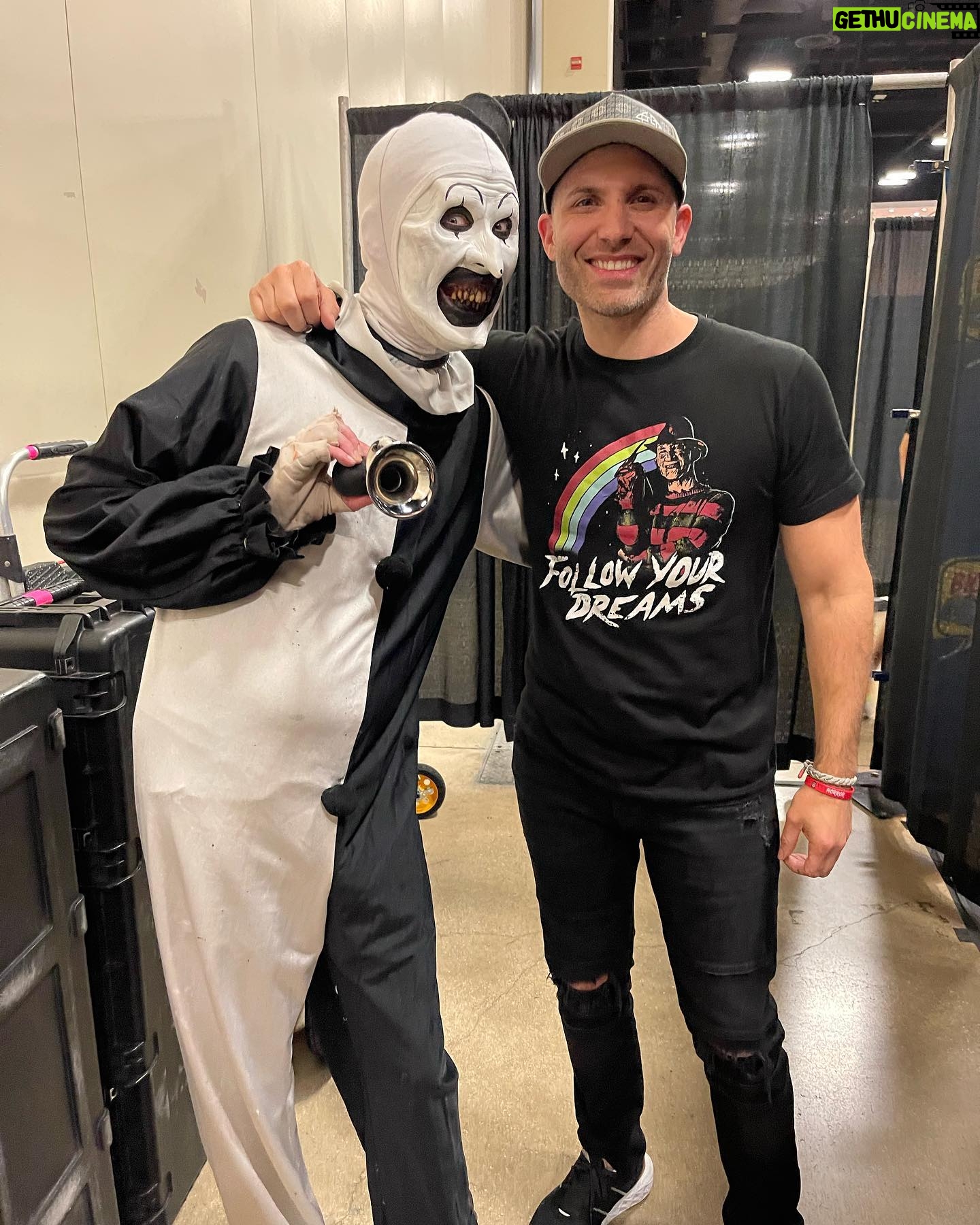 Damien Leone - 13.5K Likes - Amazing weekend at @bigtexcon 🙏🤡 Always such a blast meeting fans and seeing how much joy Art brings to people. Sickos! 😜 #terrifier #terrifier2 #arttheclown