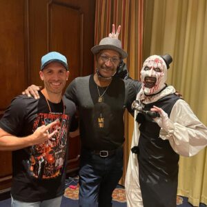 Damien Leone Instagram - Didn’t get to see the new Candyman yet so…hung out with the man himself 🔥🍭 🐝 @tonytoddofficial #candyman #terrifier #arttheclown #terrifier2 #clown #horror #icon