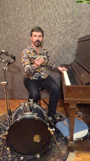 Damien Robitaille Instagram - PUMP UP THE JAM • Technotronic

The original video.
La vidéo originale
El video original