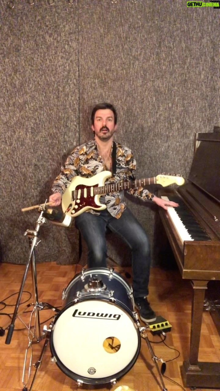 Damien Robitaille - 2.2K Likes - Let me take you down to FUNKYTOWN !