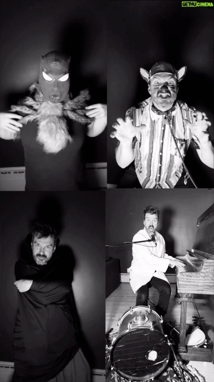 Damien Robitaille - 1.2K Likes - MONSTER MASH • Bobby « Boris » Pickett
#happyhalloween !! #joyeusehalloween !!
chanson/song #326