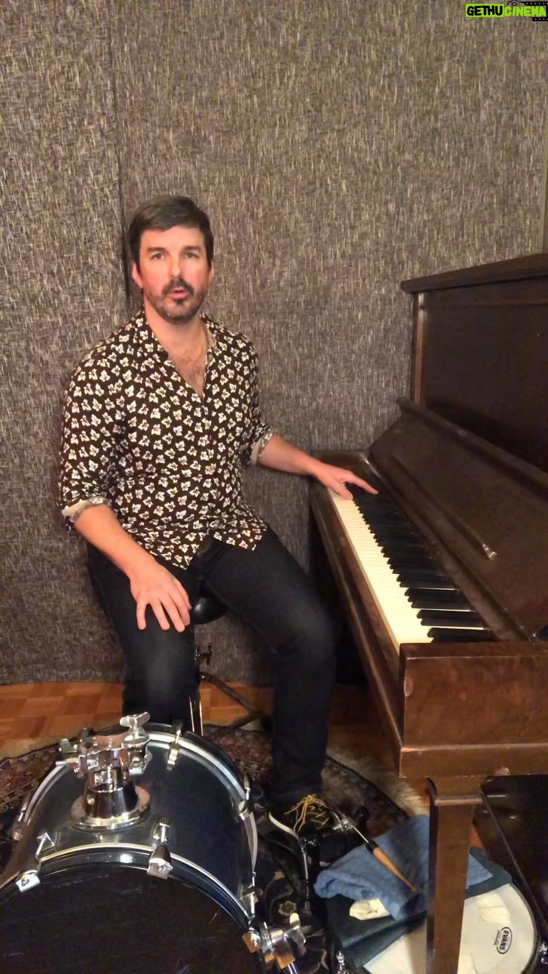 Damien Robitaille - 1.1K Likes - I CAN’T GO FOR THAT (NO CAN DO) • Daryl Hall & John Oates
@hallandoatesofficial