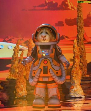 Damien Robitaille Instagram - C’est fini l’aventure de l’Astronaute / Cochon Dingue. J’ai adoré mon voyage à travers la galaxie “Chanteurs Masqués”  Merci pour cette belle expérience unique! @chanteursmasquestva @tvareseau

I had a great time on the Quebecois version of the “Masked Singer” What a unique experience 🤣