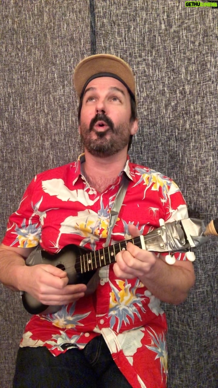 Damien Robitaille - 712 Likes - MELE KALIKIMAKA 🌴🌺🎄🎅🏻