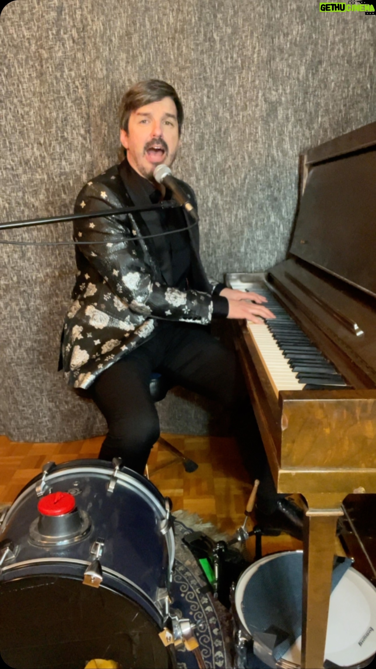 Damien Robitaille - 698 Likes - ROCKET MAN • @eltonjohn