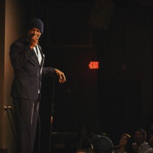 Damon Wayans Instagram - Amazing time here in Virginia Beach @funnybonevb Standing O’s and Sold Out shows 👏🏾!!West Palm Beach Improv @pbimprov see you next LINK IN BIO.
@photographystandup