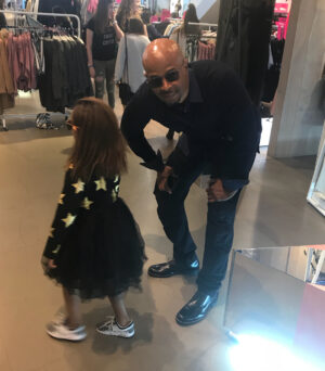 Damon Wayans Instagram - Took my ladies shopping today... broke me but I’m happy ❤️😍