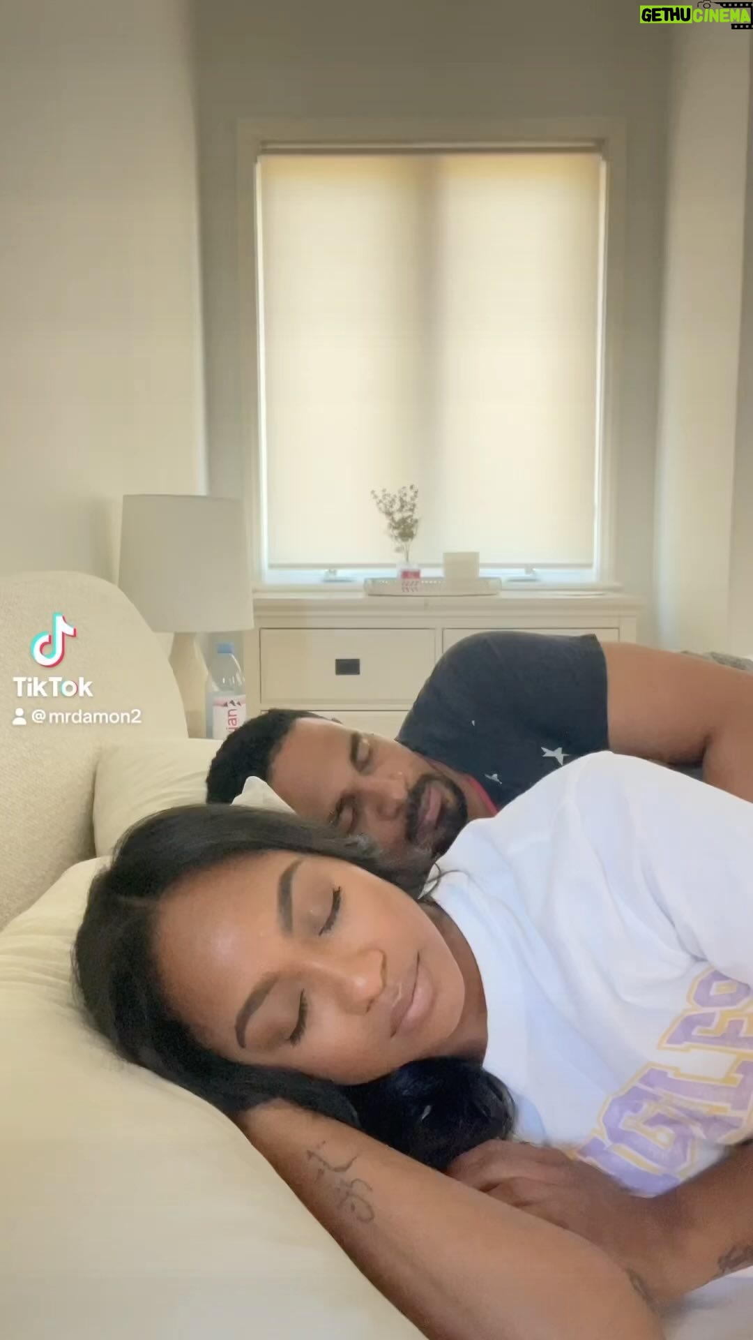 Damon Wayans Jr. - 35.1K Likes - Married life be like..
#nobodyknowschallenge
#comedy
#beyonce
#munilongchallenge
@itstetonajackson