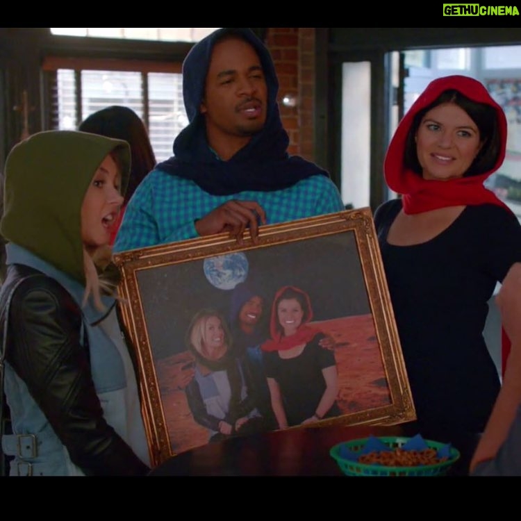 Damon Wayans Jr. - 10.2K Likes - #Fbf
Don't remember what episode this was from but I'm sure it was ridiculous and funny. 😂
#HappyEndings
#LoveTheseLadies