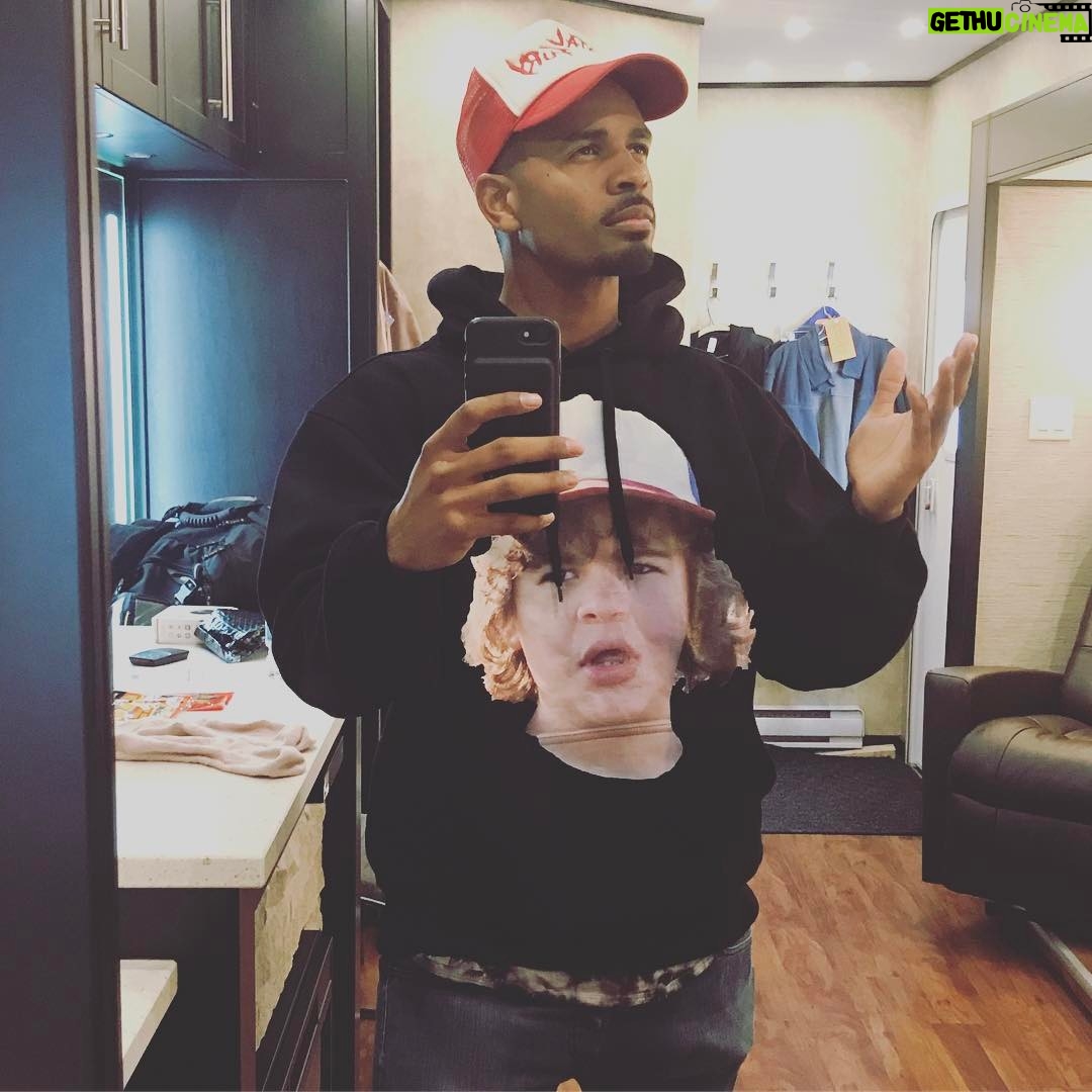 Damon Wayans Jr. - 9.7K Likes - 'Singularity'
Day 2.
Day 1 for little daddy tho 😎
Let's get this Starty parted!!