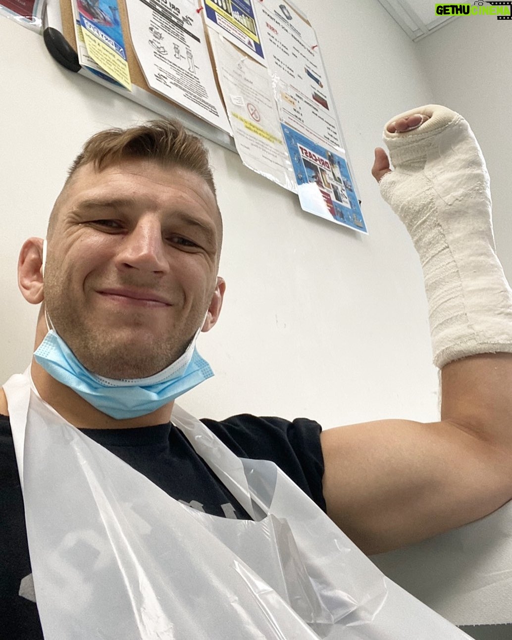 Dan Hooker - 29K Likes - Bugger.