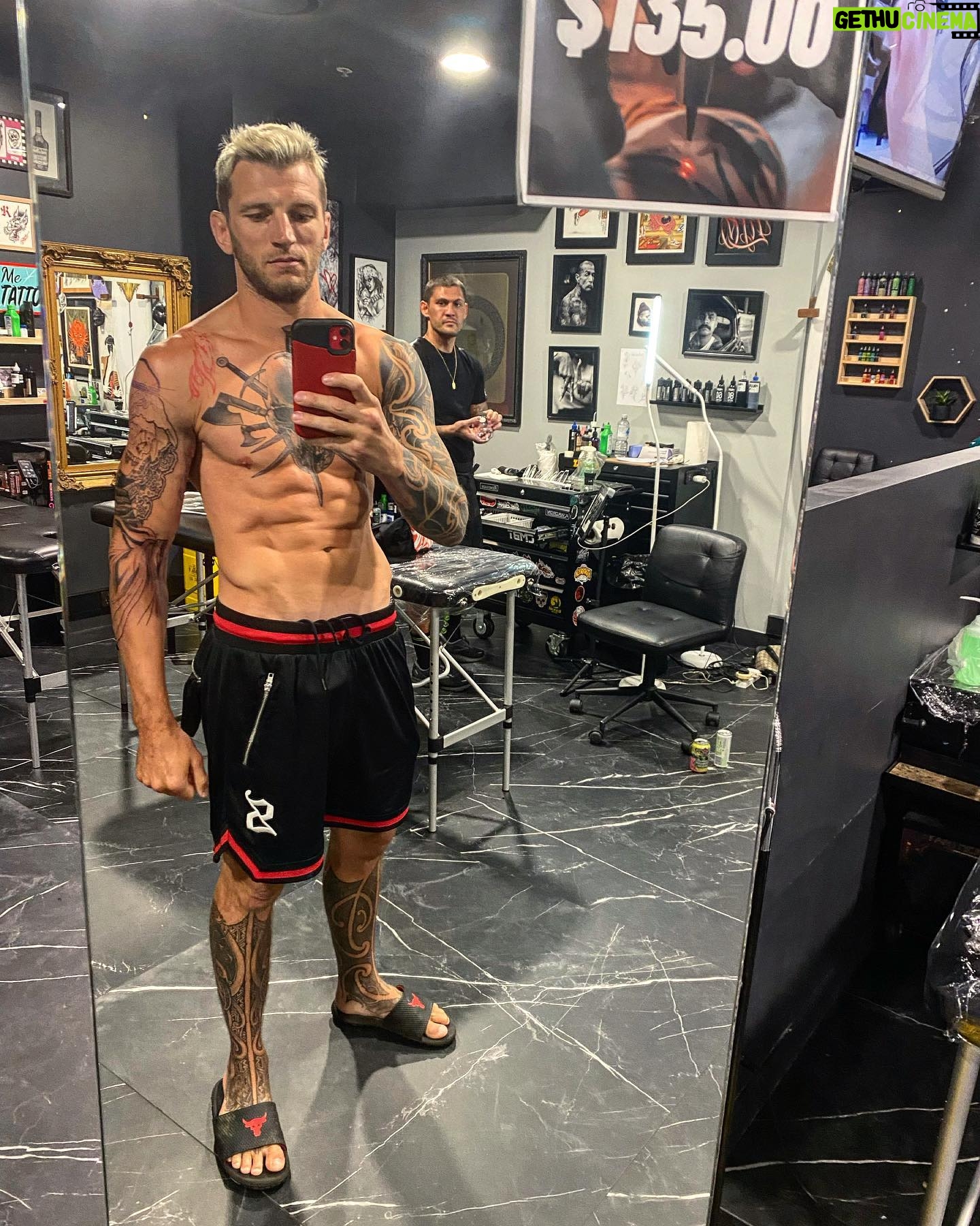 Dan Hooker - 35.8K Likes - Here we go again 😂
@joshkuhne
@phreshink