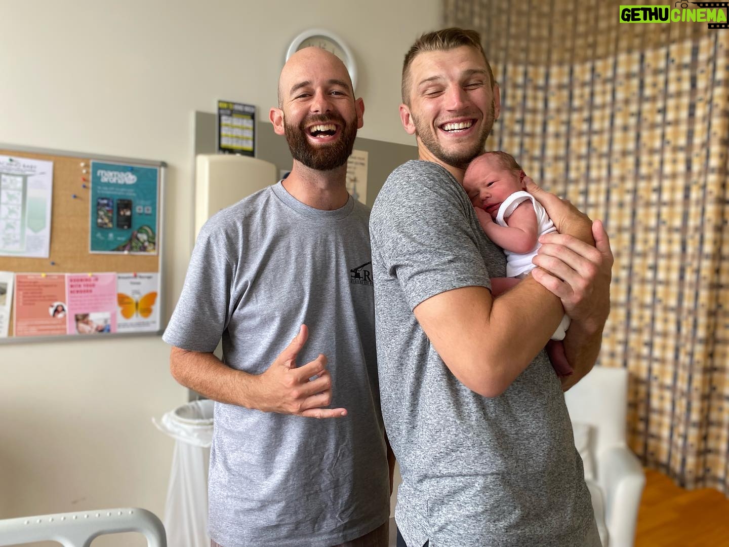 Dan Hooker - 22.3K Likes - Me best mate just made a human. 💝
Congrats @bevybones & @aneiawarner been a wild ride for ya the last couple months. 🏄♂️😂