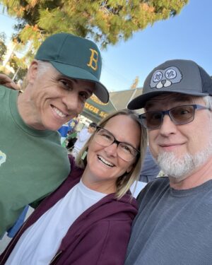 Dan Povenmire Instagram - Ran into some old friends tonight, (one of which I’m still technically married to). @claripun @mikeymichaelhc