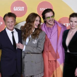 Dan Stevens Instagram - GASLIT premiere at The Met! 

@starz April 24

🌈 @licong_gong123 
🕶️ @akila.la 
🔭🛍️ @mjonf 
🖌️ @rheannewhite 
💅 Element Nails, Lexington Ave, NY

@gaslitstarz 
@metmuseum