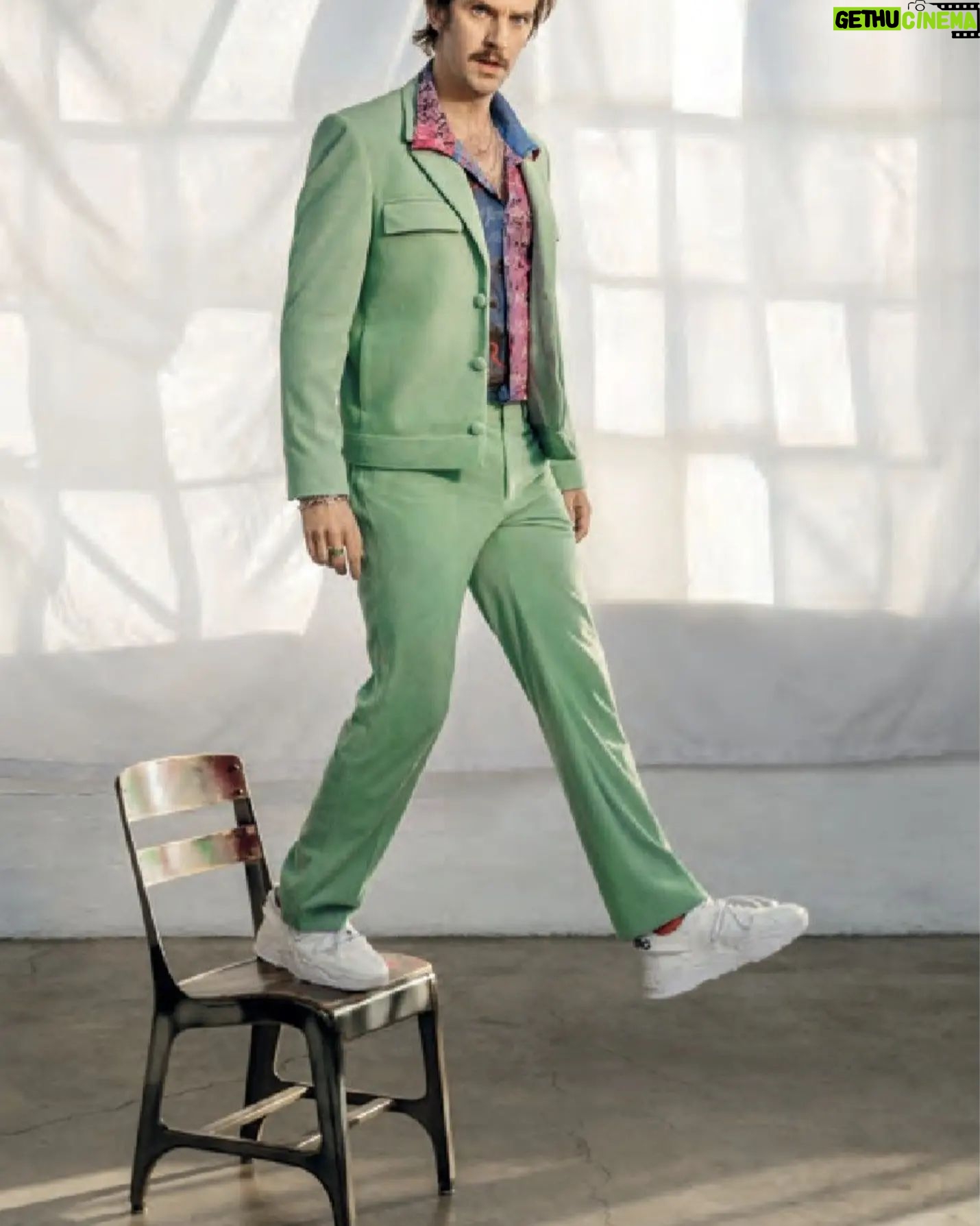 Dan Stevens - 32.8K Likes - Thanks for a fun shoot, Vera! @virginatlantic
🌈
📸 @dylancoulter
🖌️ @themakeupexpert
🛍️ @lawrensample