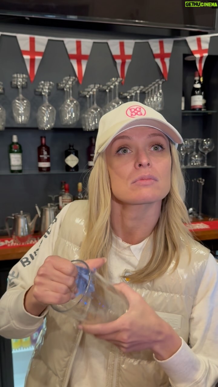 Dan Walker - 3.3K Likes - SHE’S BACK! 😂🏆🍺
The Yorkshire Barmaid was the star attraction at our charity golf day yesterday 🤣
Not entirely sure what Anna, the real-life version, made of it all.
#YouWantChipsWithThat #Dave #WhatThaWant
Thanks to everyone at @rotherhamgolfclub for such an amazing day raising money for @thechildrenshospitalcharity & @brightyoungdreams 🏆🎯❤️