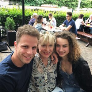 Dana Batulková Instagram - @janonder a @natalieotahalova a pěkné posezení🤪❤️#friends #together #coffeetime