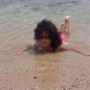 Dana Christina Instagram - Happynya Cucuku main di pantai...😘😘❤❤