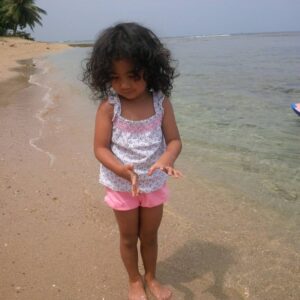 Dana Christina Instagram - Happynya Cucuku main di pantai...😘😘❤❤