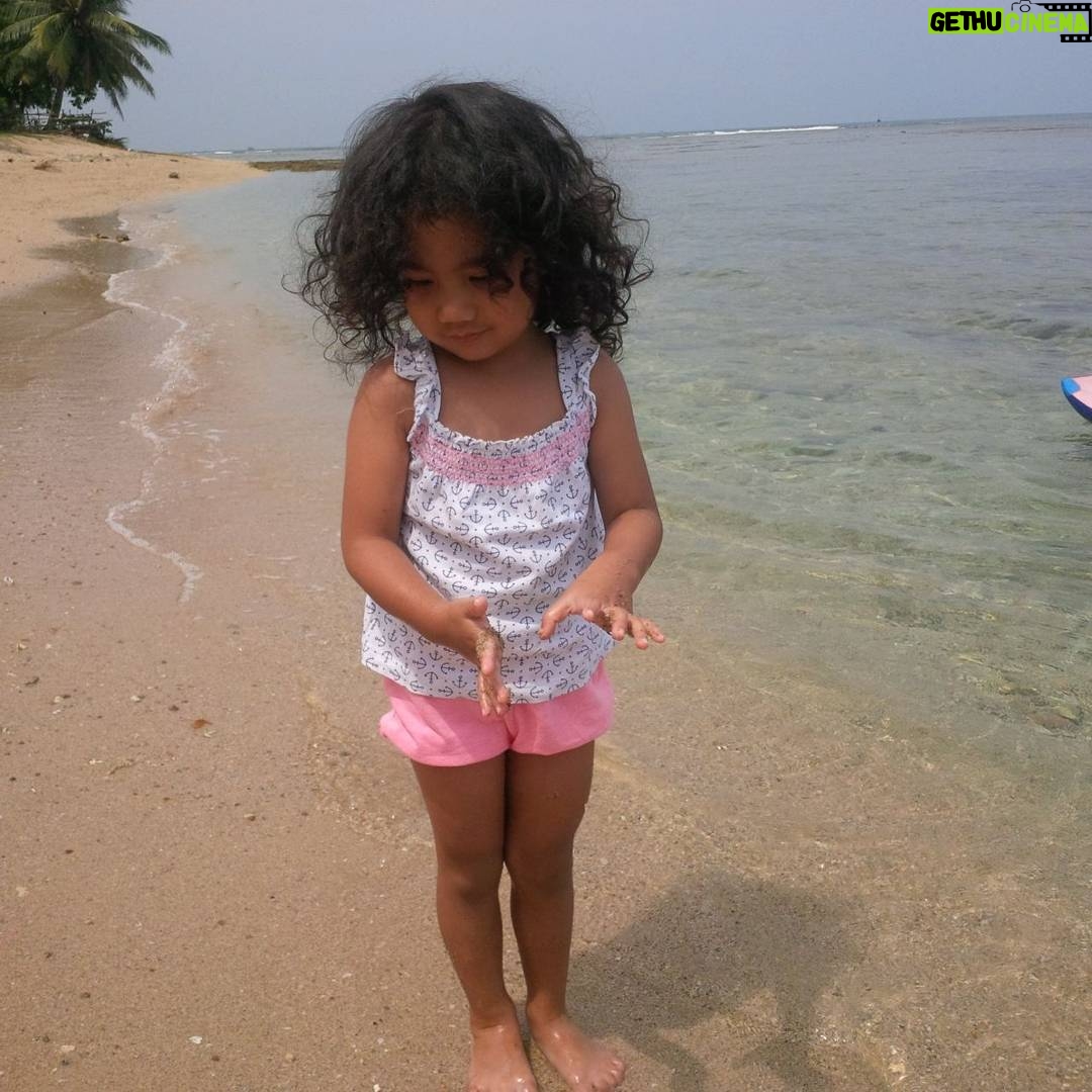 Dana Christina - 33 Likes - Happynya Cucuku main di pantai...😘😘❤❤