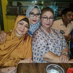 Dana Christina Instagram - 3 dari 5 Cewek Jagoan..Jaman Now.
Jaman dulu...slide kekiri ya 📽🎬..