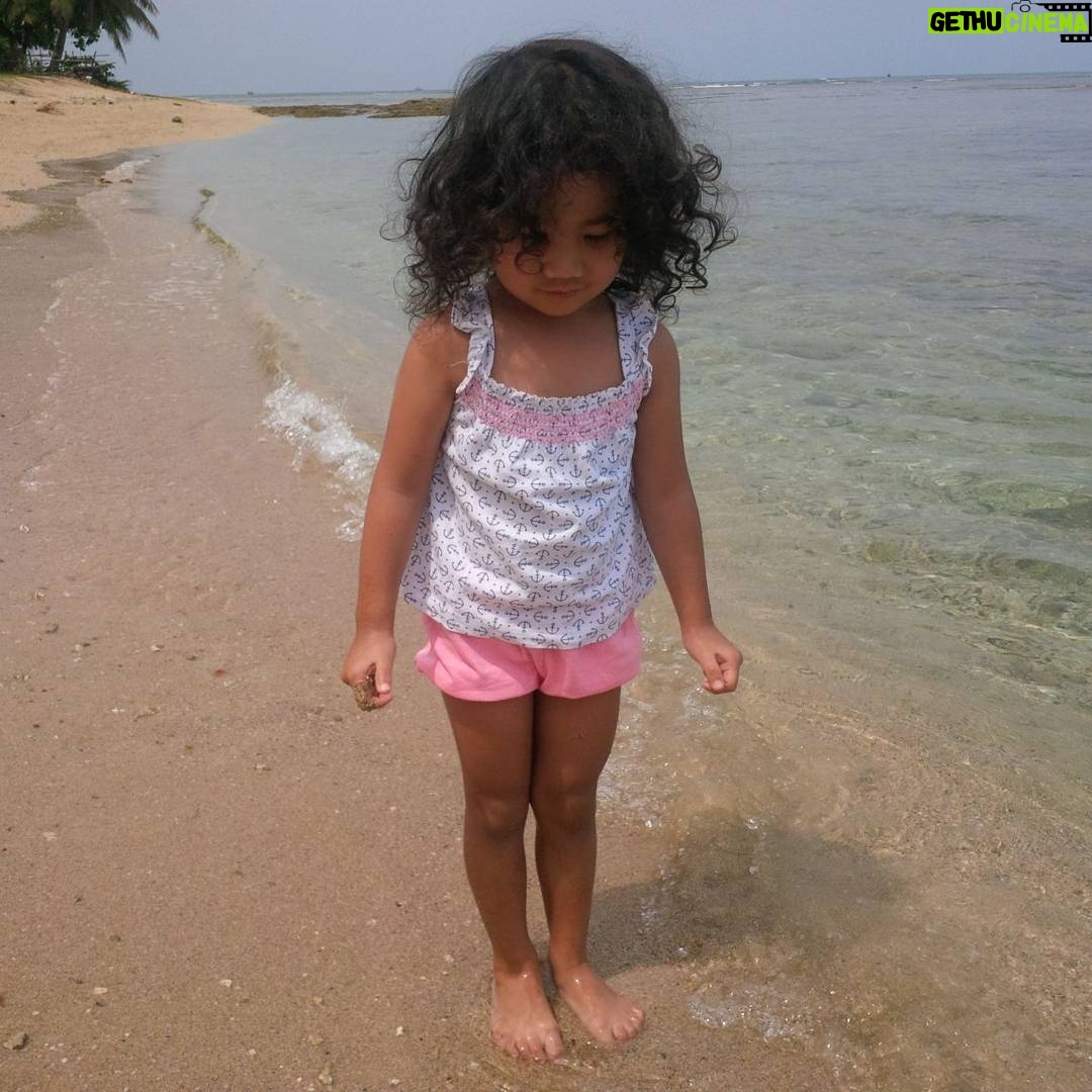 Dana Christina - 33 Likes - Happynya Cucuku main di pantai...😘😘❤❤