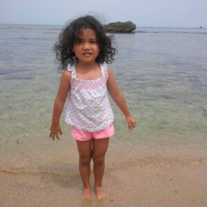 Dana Christina Instagram - Happynya Cucuku main di pantai...😘😘❤❤