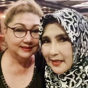 Dana Christina Instagram - Setelah 2 thn pandemi, Seneng banget deh..akhirnya bisa ketemu dan Halbil sama kawan² lama..Doaku sehat² ya kita semua..Amin..🤩🤩🥰🥰❤❤🙏🙏