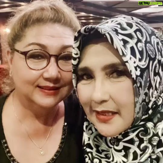 Dana Christina - 124 Likes - Setelah 2 thn pandemi, Seneng banget deh..akhirnya bisa ketemu dan Halbil sama kawan² lama..Doaku sehat² ya kita semua..Amin..🤩🤩🥰🥰❤❤🙏🙏