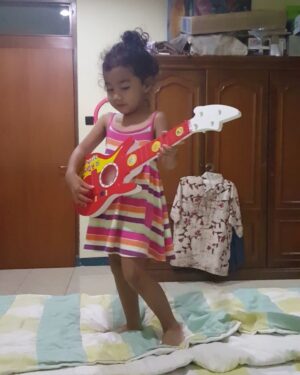 Dana Christina Instagram - Nanti kalau besar Melayani Tuhan ya Sayang..love u Emilie..JBU.