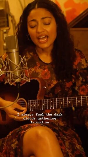 Dana Williams Instagram - The live performance of my song “Everyone I Love” is up on my YT channel now. Thanks to everyone who helped with this shoot 👼🏽💗 I’m so lucky to have such a sweet community of people who indulge my creativity and grief 👼🏽💗 this song is about losing my dad and the anxiety that comes along with this grief 👼🏽💗 🎥 @natakerm 👗 @shopdoen 🎸 @fender