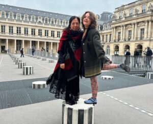 Danae Reynaud Instagram - Drop Toulon/Paris.
El tiempo pasa y el amor se fermenta. Somos los mismos pero todo crece. Somos buenos vinos llenos de aire.
Qué lindas casas. Algún día viviré aquí. Dame chance, vida, de ser valiente pronto.