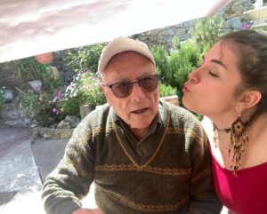 Danae Reynaud Instagram - Drop Toulon/Paris.
El tiempo pasa y el amor se fermenta. Somos los mismos pero todo crece. Somos buenos vinos llenos de aire.
Qué lindas casas. Algún día viviré aquí. Dame chance, vida, de ser valiente pronto.
