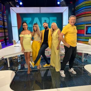 Dani Mateo Instagram - Qué tal vuestro #yellowday 😂 (primera vez en mi vida que oigo hablar de esto 🥸). Nosotros aquí, tan ricamente,, oiga!