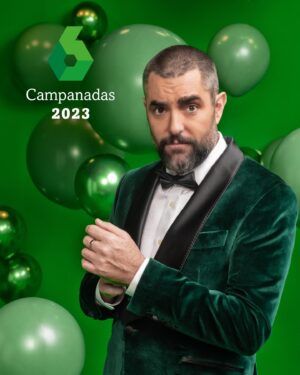 Dani Mateo Instagram - Una vez más despidiendo el año juntos! CAMPANADAS 2023 en @lasexta 🍇🍾🎉♥️