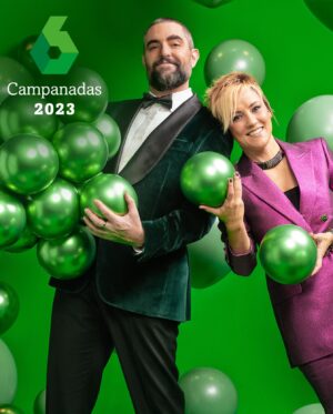 Dani Mateo Instagram - Una vez más despidiendo el año juntos! CAMPANADAS 2023 en @lasexta 🍇🍾🎉♥️