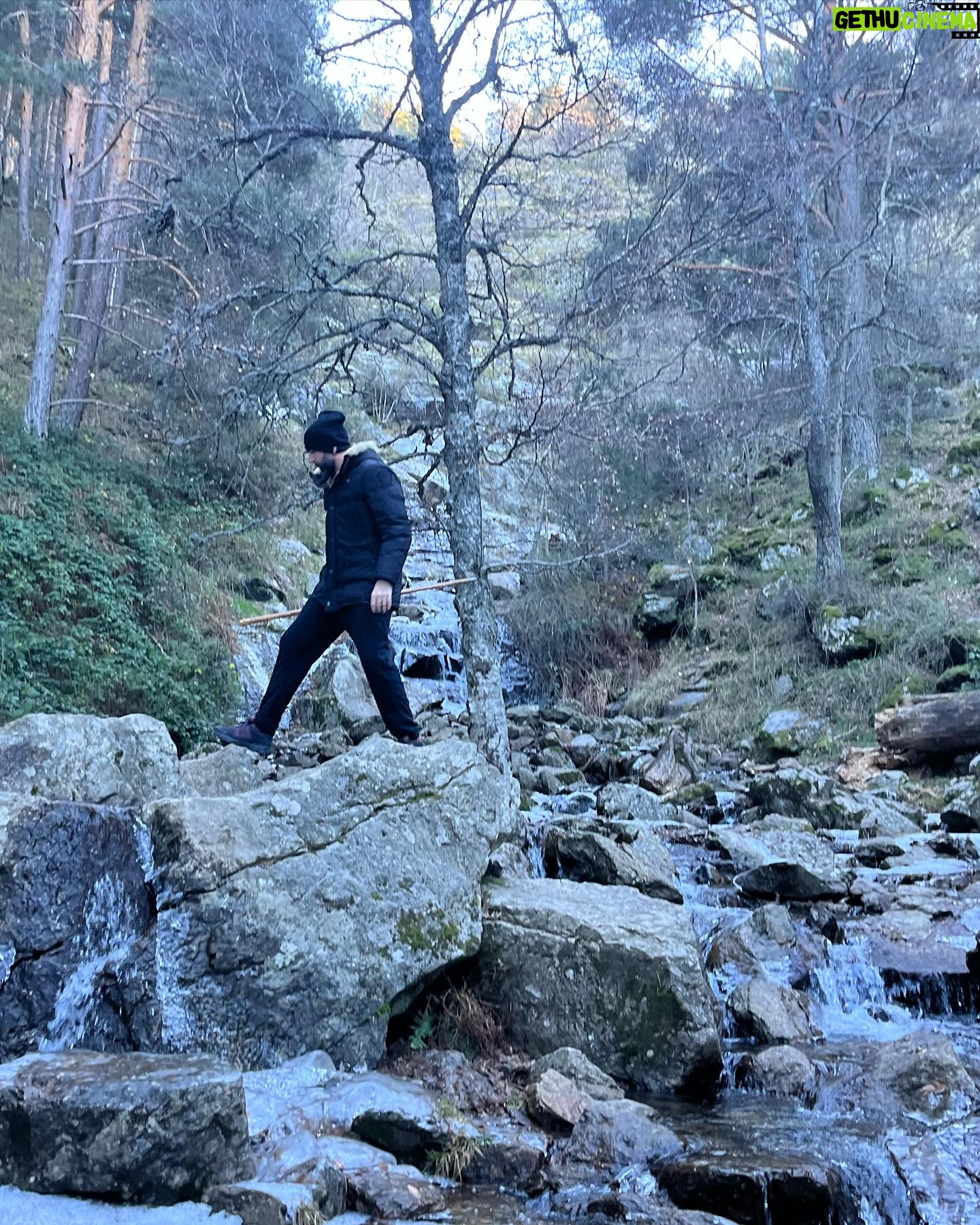 Dani Mateo - 3 Likes - Después de desertar de la guerra entre Estados Unidos y México y hastiado de la civilización, el soldado Jeremías Johnson decide dejarlo todo y establecerse en las inhóspitas Montañas Rocosas... 🐻