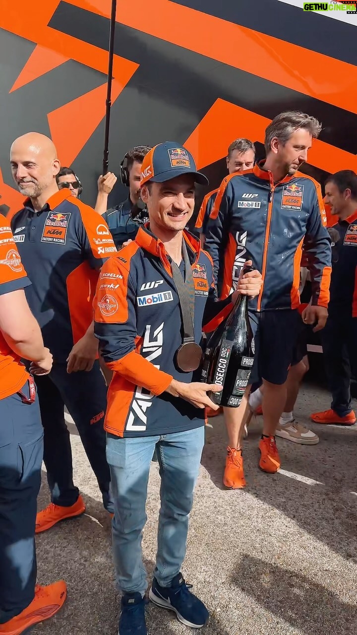 Dani Pedrosa - 138.9K Likes - A different kind of podium celebration, but with the same sweeeeeeet taste š¾š„š¤©
#SpanishGP šŖšø #MotoGP #DP26 #Podium