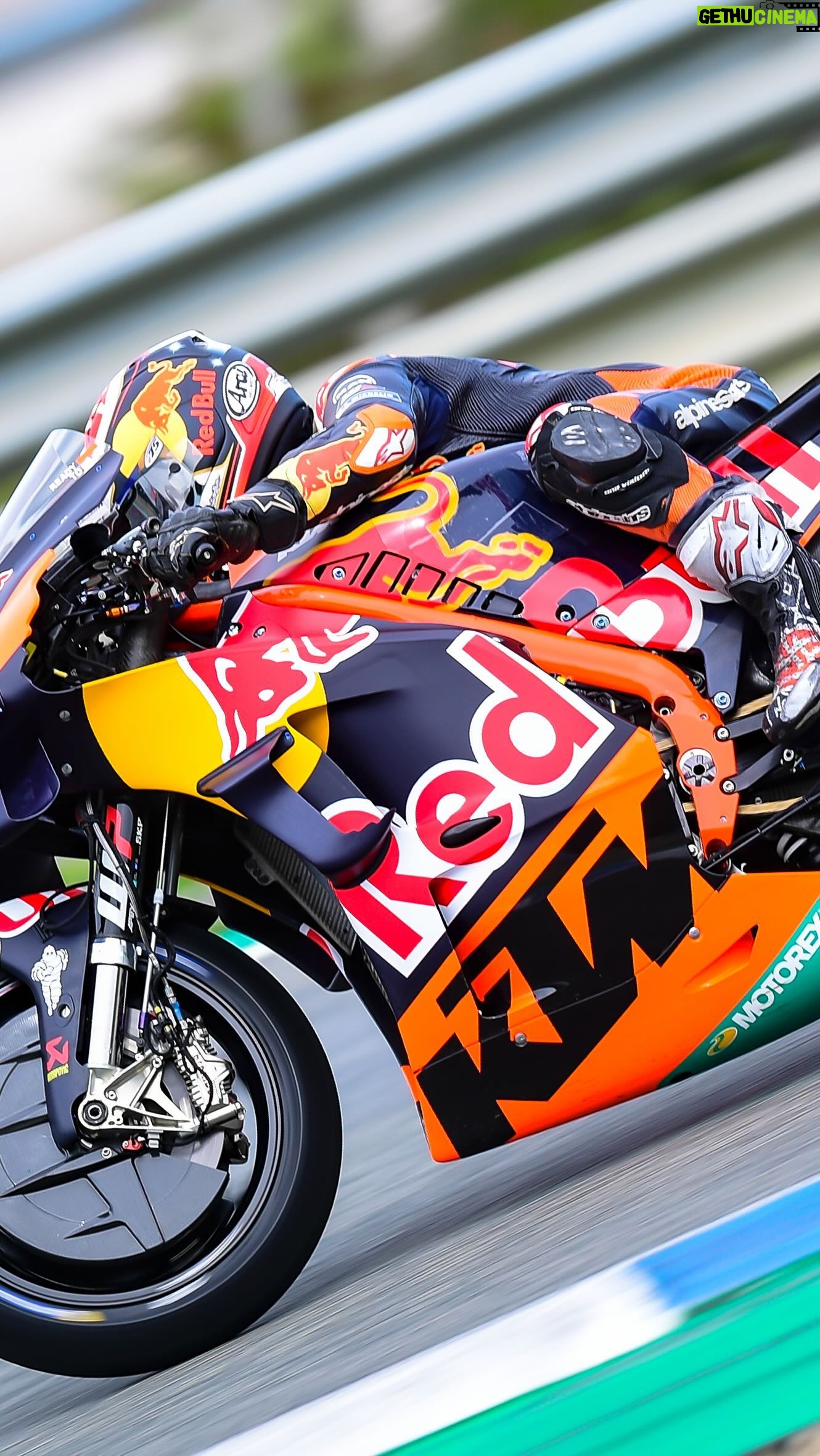 Dani Pedrosa - 39.4K Likes - Hop on and ride the @ktmfactoryracing in the wet with me! Do not touch any white line and have fun!