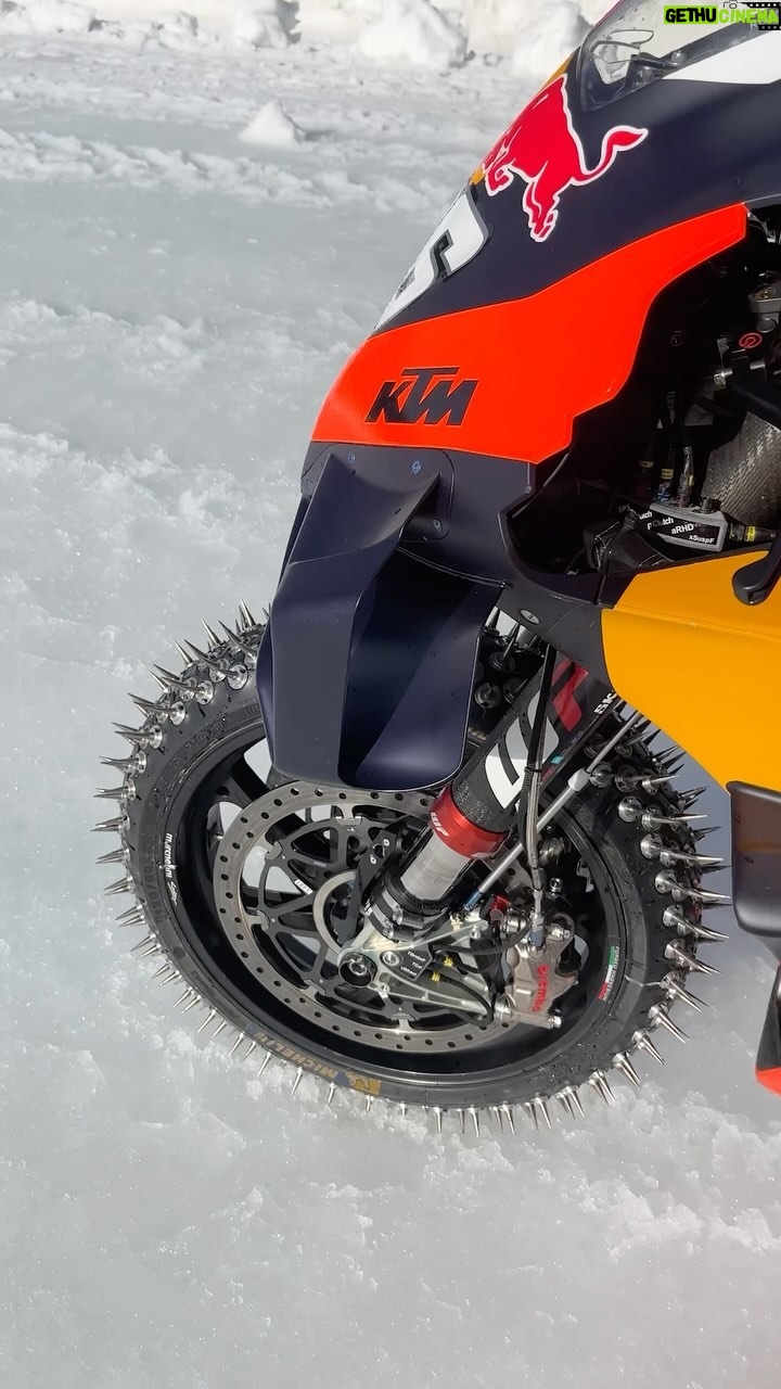 Dani Pedrosa - 324.9K Likes - Who said you canāt ride a #MotoGP bike on ice?! š
āļø @fat.icerace
