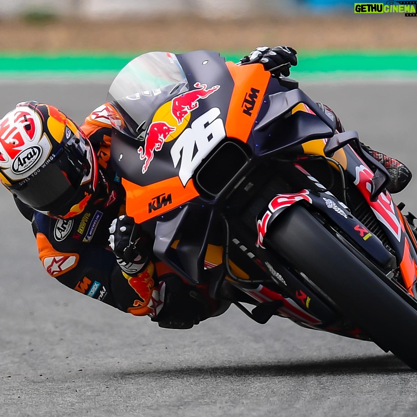 Dani Pedrosa - 27.8K Likes - Testing at @circuito_de_jerez sharing the track with KTM boys @albertarenas @37pedroacosta @denizoncu53 @efrentxu7 @rueda.jr99
šø @chiquichamorrophoto