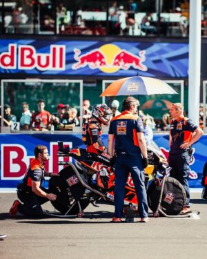 Dani Pedrosa Instagram - I want to thank everyone at @ktmfactoryracing for the great work, to my mechanics and engineers for a solid weekend! 
And can’t forget about all the support from all the fans of motogp and all the messages of love! I enjoyed every minute! 🤗🙏🏻