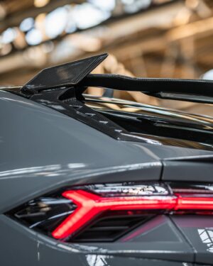 Daniel Abt Instagram - ABT Urus Scatenato 🔥 810PS stark und limitiert auf 99 Stück. Ein wirklich bedeutsamer nächster Schritt für unser gesamtes @abt_sportsline Team. Der Weg von der ersten Idee zum fertigen Auto war unheimlich spannend und umso stolzer bin ich auf dieses Ergebnis. Nachdem wir im Mororsport gemeinsam mit Lamborghini an den Start gegangen sind war das nur der logische nächste Schritt. Ganz nach unserem Motto: Von der Rennstrecke auf die Strasse 😮‍💨Video dazu jetzt auf YouTube #ABT #Urus #LamborghiniUrus