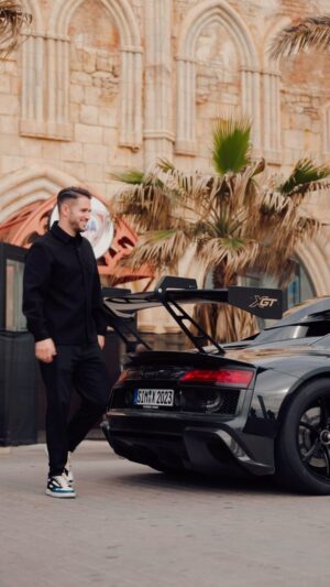 Daniel Abt Instagram - Neulich am Ballermann 👀 Kurz mal den ABT XGT vor dem Megapark geparkt. Policia approved 🤝🏻 Die Reaktionen waren sehr lustig checkt das YouTube Video dazu auf meinem Kanal 💥 #abt #xgt #r8
