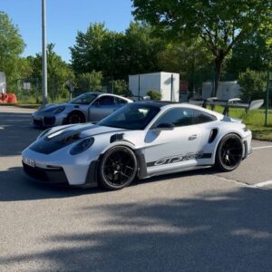 Daniel Abt Instagram - GT3 RS oder GT2 RS? 🤯 Diese Frage kommt so oft und liegt wahrscheinlich am Ende des Tages am persönlichen Geschmack. Ich habe trotzdem mal versucht euch im neuen Video die wichtigsten Unterschiede zu zeigen. Jetzt auf YouTube 🚀 Welcher wäre eure Wahl?